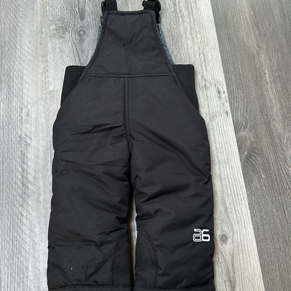 Infant Snow Bib black 12 mos - Picture 3 of 5